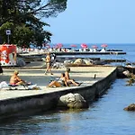 Apartment With Parking Space - 22520 Umag