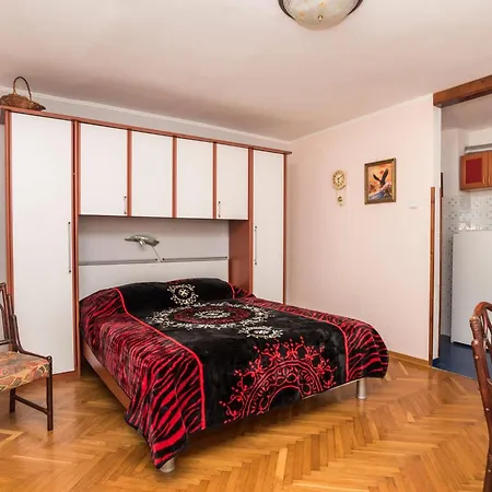 Apartman With Parking Space - 22520 *