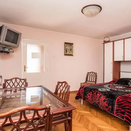 With A Parking Space - 22520 Umag